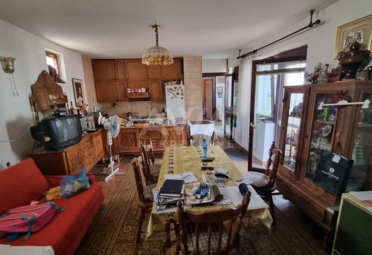 Starogradska sa očuvanom fasadom. 361m2, plac 5ar