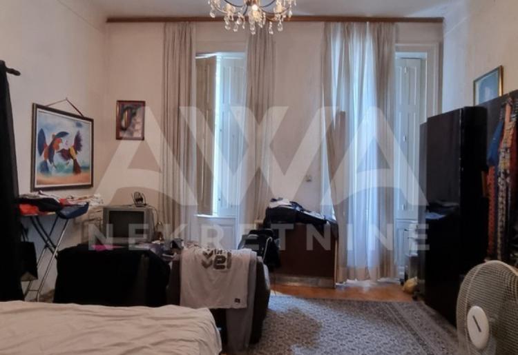 Starogradska sa očuvanom fasadom. 361m2, plac 5ar