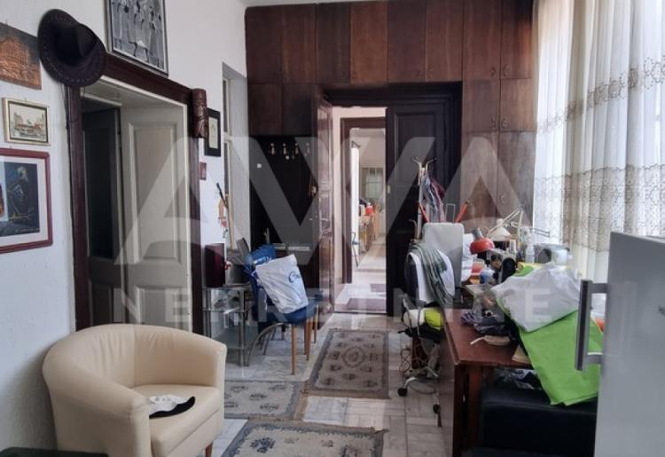 Starogradska sa očuvanom fasadom. 361m2, plac 5ar