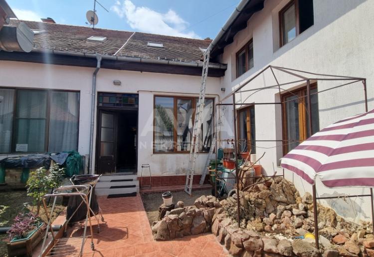 Starogradska sa očuvanom fasadom. 361m2, plac 5ar
