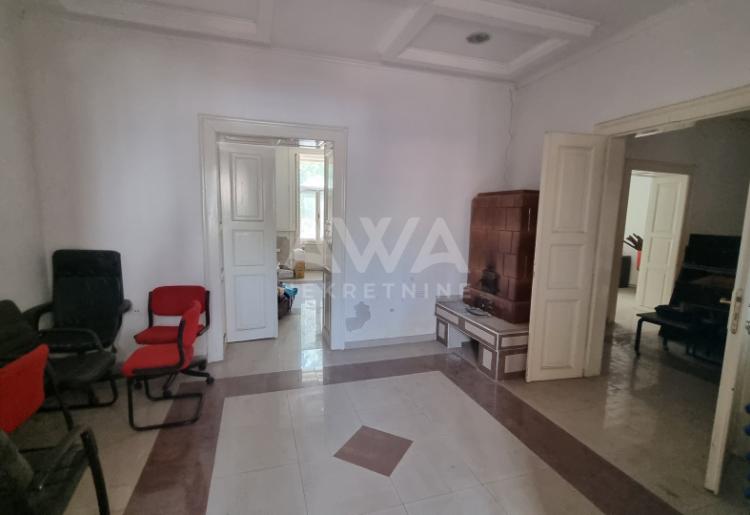 Starogradska sa očuvanom fasadom. 361m2, plac 5ar