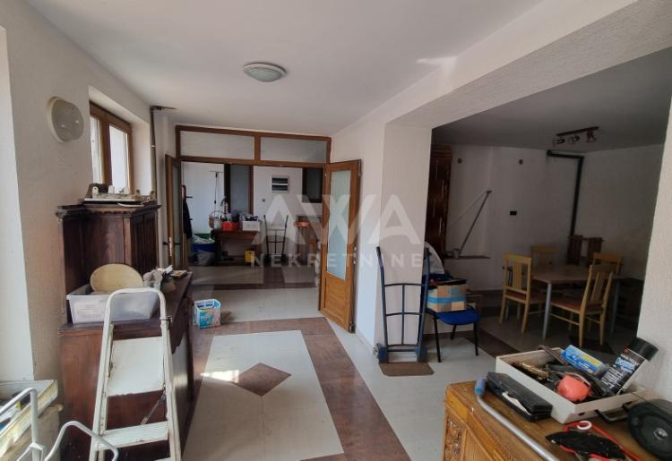 Starogradska sa očuvanom fasadom. 361m2, plac 5ar