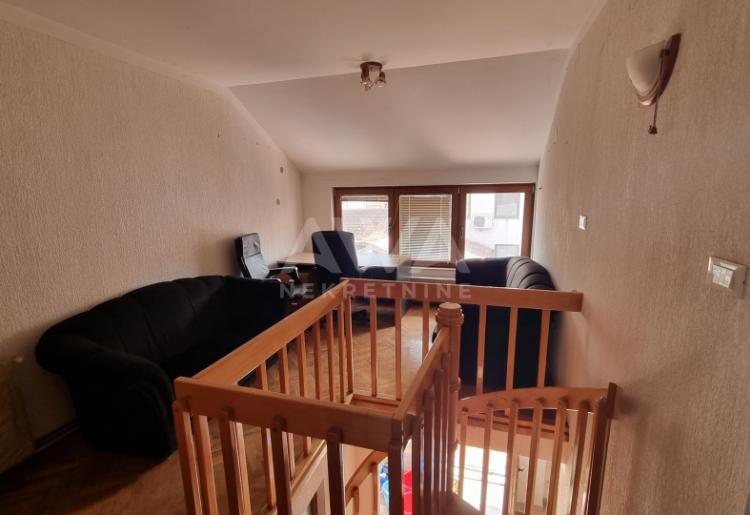 Starogradska sa očuvanom fasadom. 361m2, plac 5ar