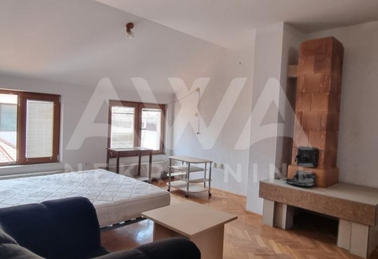 Starogradska sa očuvanom fasadom. 361m2, plac 5ar