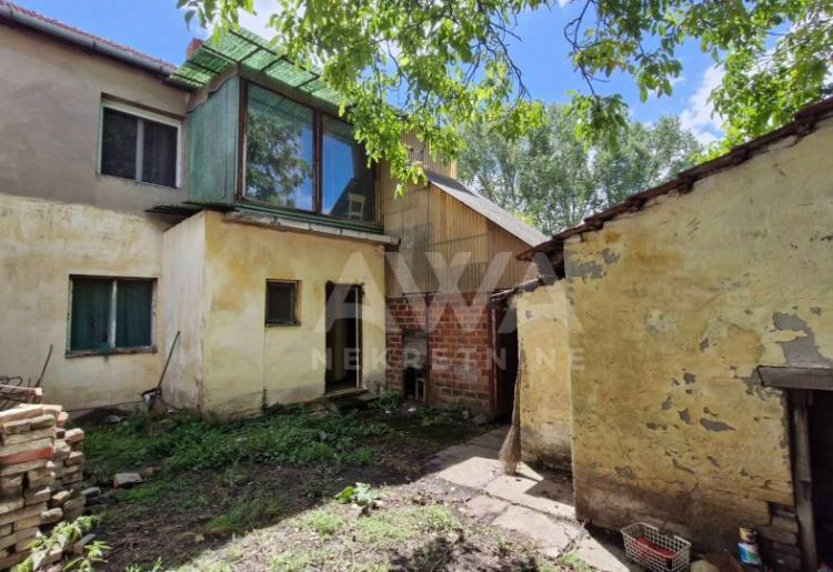 Sombor, spratna kuća u Mlakama 158 m2