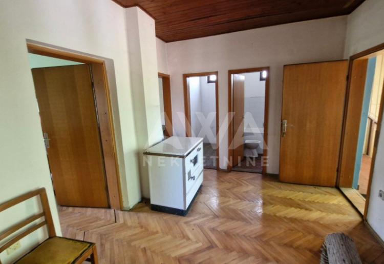 Sombor, spratna kuća u Mlakama 158 m2