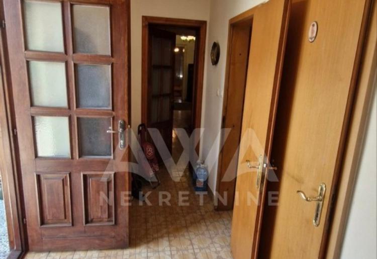 Apatin starogradska sređena kuća 435 m2