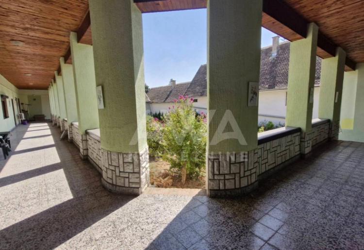 Apatin starogradska sređena kuća 435 m2