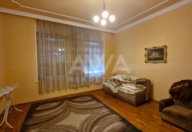 Apatin starogradska sređena kuća 435 m2