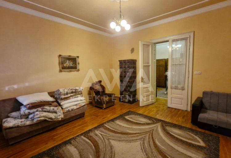 Apatin starogradska sređena kuća 435 m2