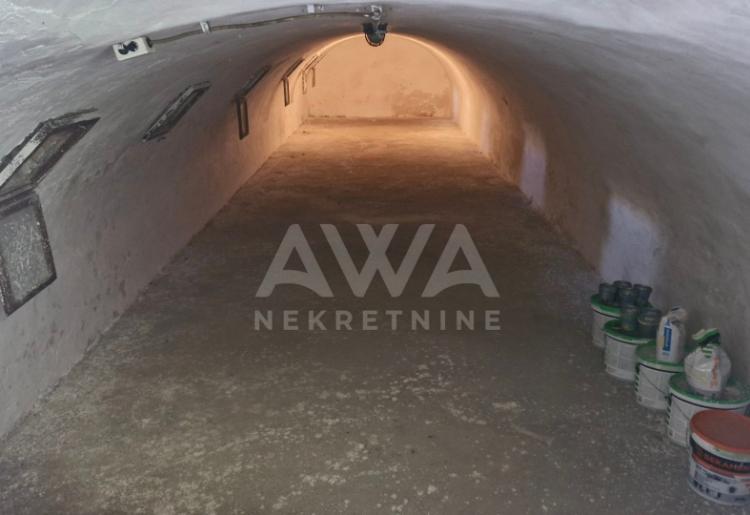 Apatin starogradska sređena kuća 435 m2