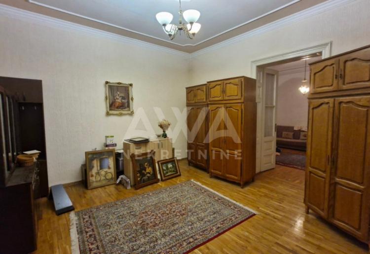 Apatin starogradska sređena kuća 435 m2