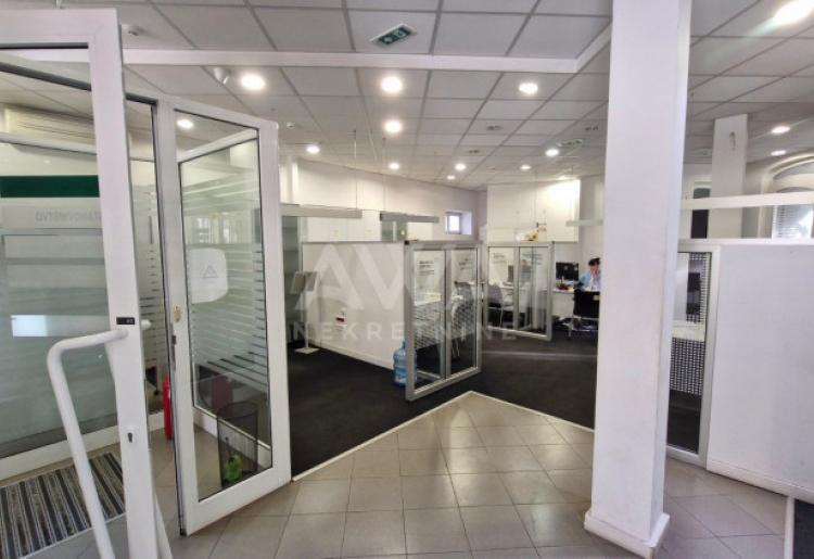 Poslovni prostor u centru grada 107 m2