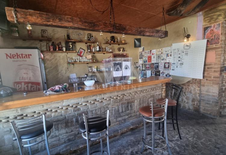Apatin. Kuća, 148m2, plac 4.6ar