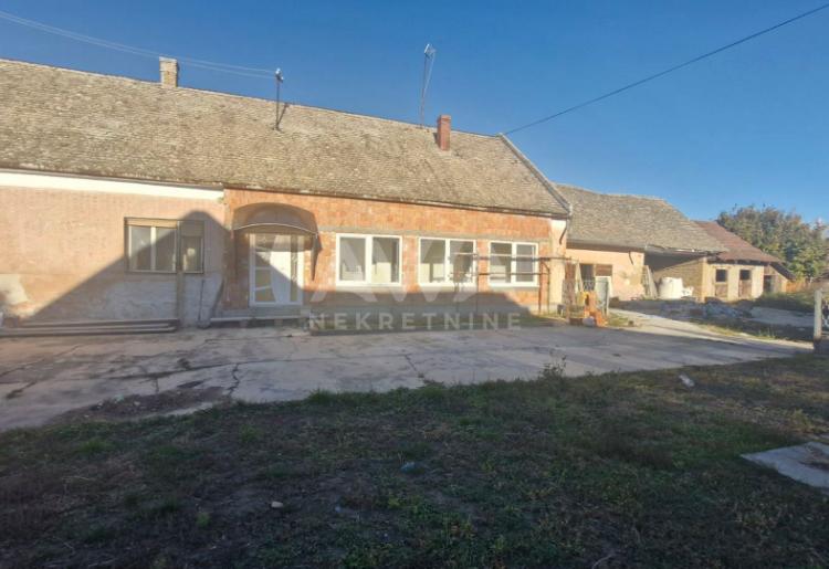 Doroslovo, Kuća 160 m2, Plac 1483 m2