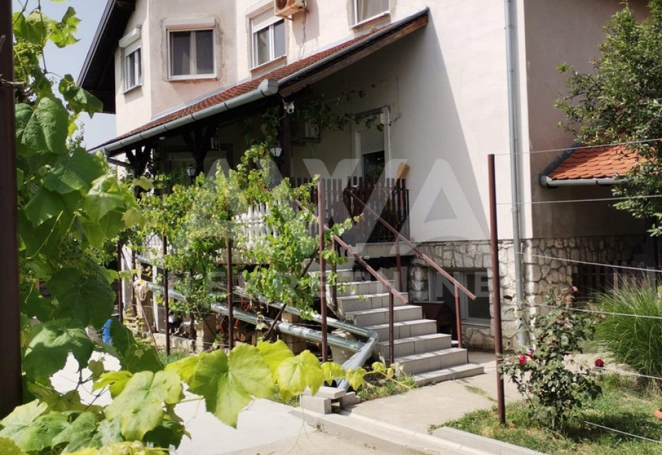 Kuća, na 3 etaže, 190m2 u osnovi
