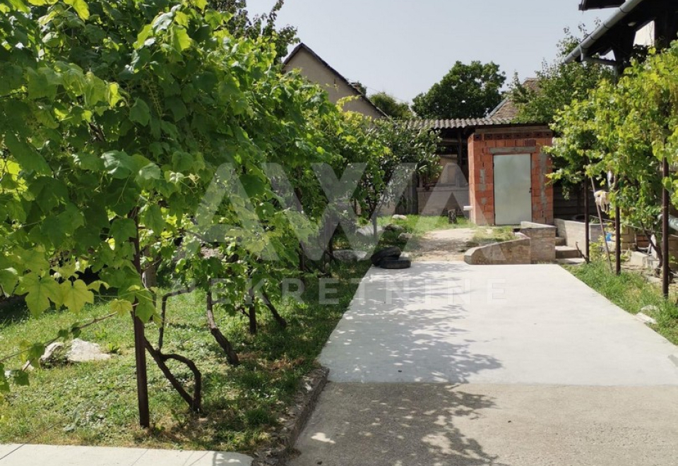 Kuća, na 3 etaže, 190m2 u osnovi