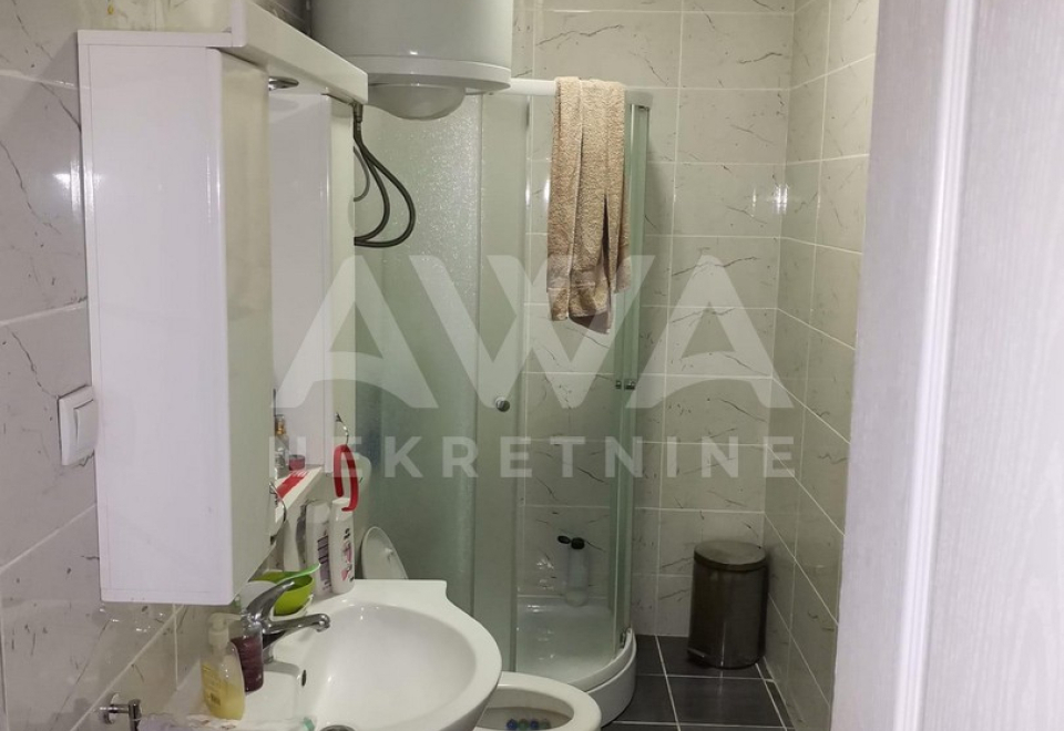 Kuća, na 3 etaže, 190m2 u osnovi