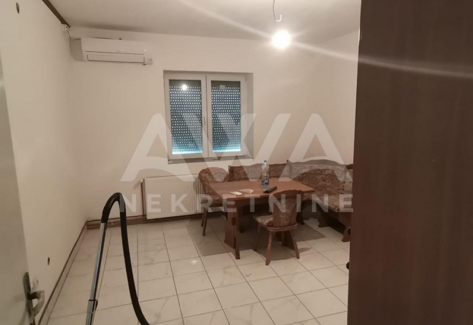 Kuća, na 3 etaže, 190m2 u osnovi
