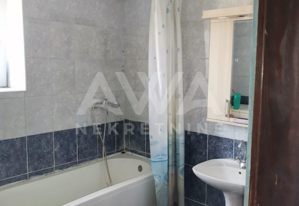Kuća, na 3 etaže, 190m2 u osnovi