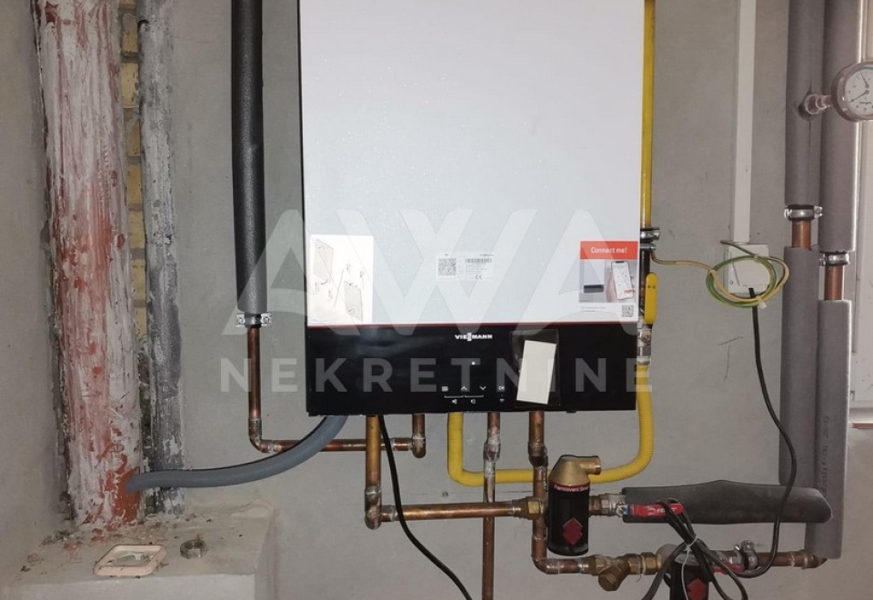 Kuća, na 3 etaže, 190m2 u osnovi