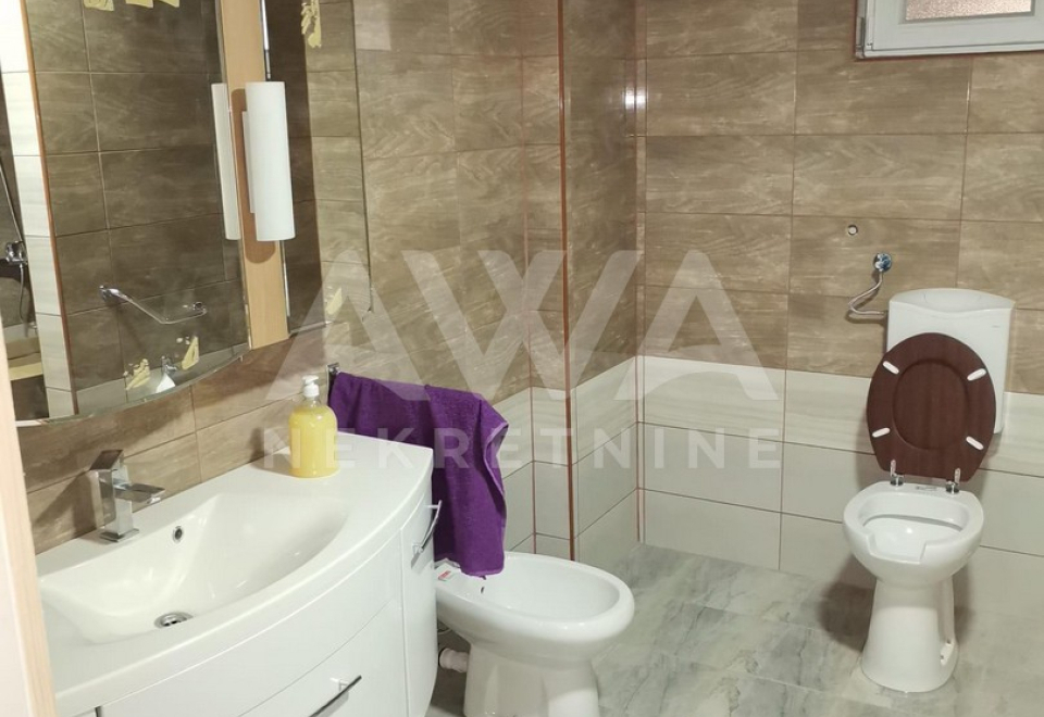 Kuća, na 3 etaže, 190m2 u osnovi
