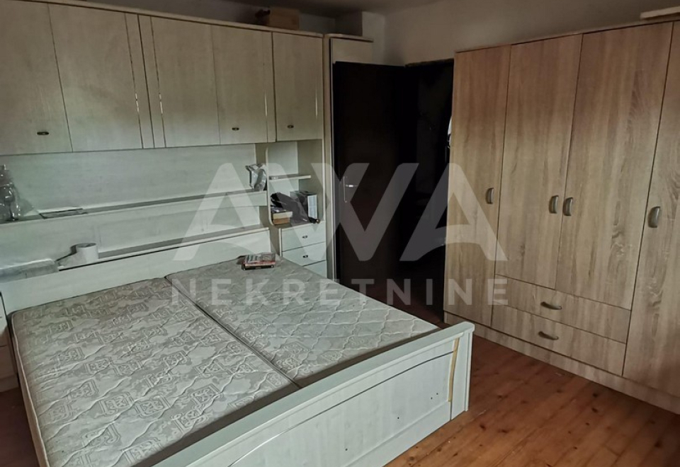 Kuća, na 3 etaže, 190m2 u osnovi