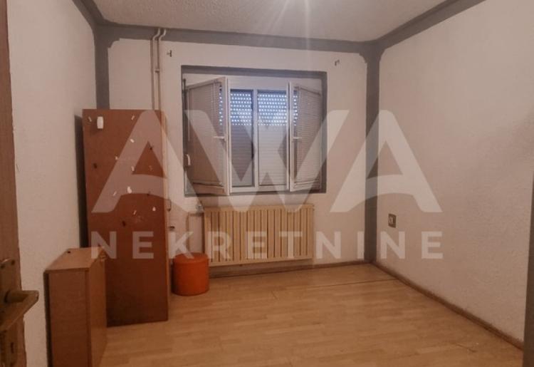 Sombor. Spratna kuća na manjem placu