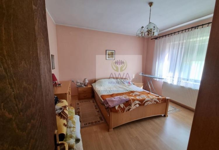 Apatin. Spratna kuća sa poslovnim prostorom