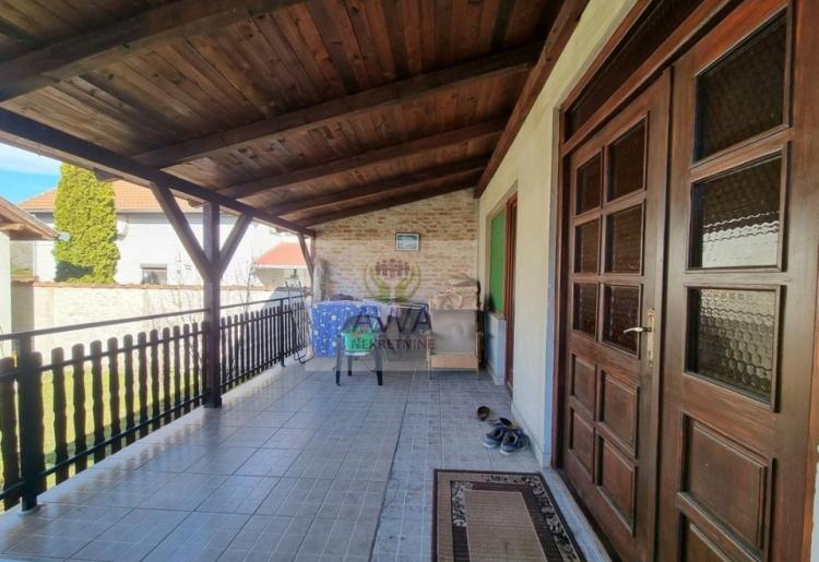 Apatin. Spratna kuća sa poslovnim prostorom