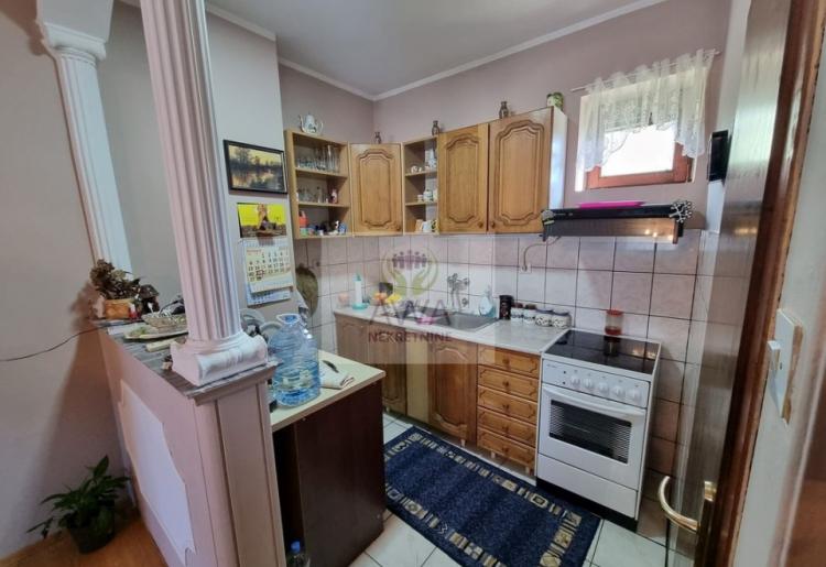 Apatin. Spratna kuća sa poslovnim prostorom