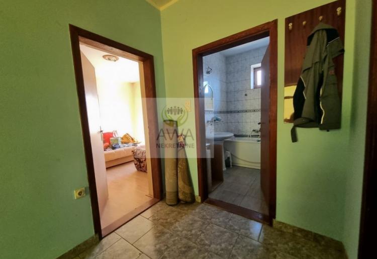 Apatin. Spratna kuća sa poslovnim prostorom