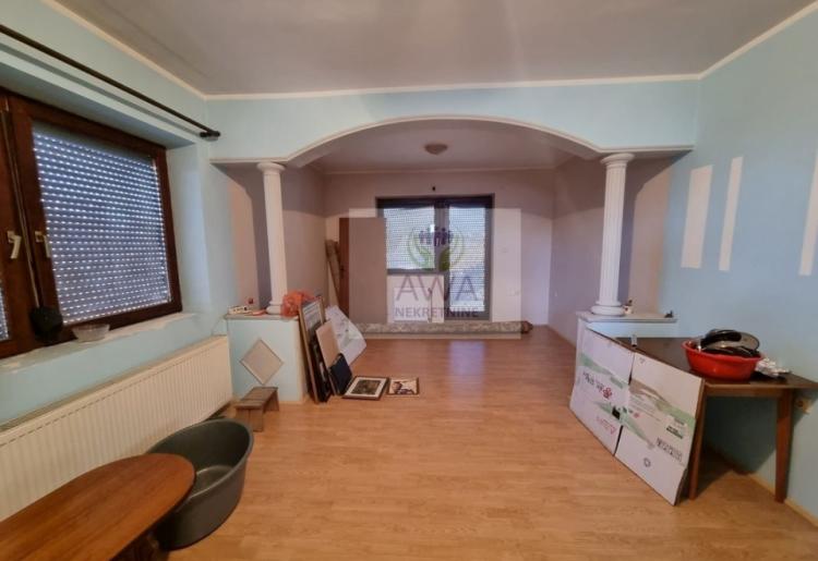 Apatin. Spratna kuća sa poslovnim prostorom