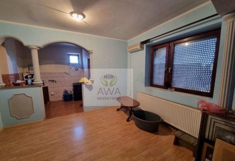 Apatin. Spratna kuća sa poslovnim prostorom