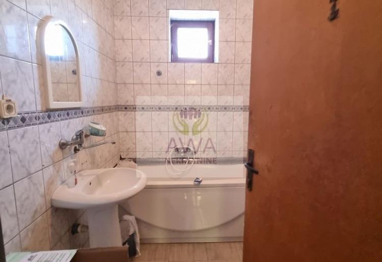 Apatin. Spratna kuća sa poslovnim prostorom