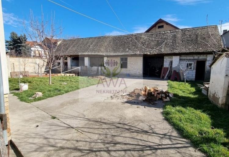 Apatin. Spratna kuća sa poslovnim prostorom