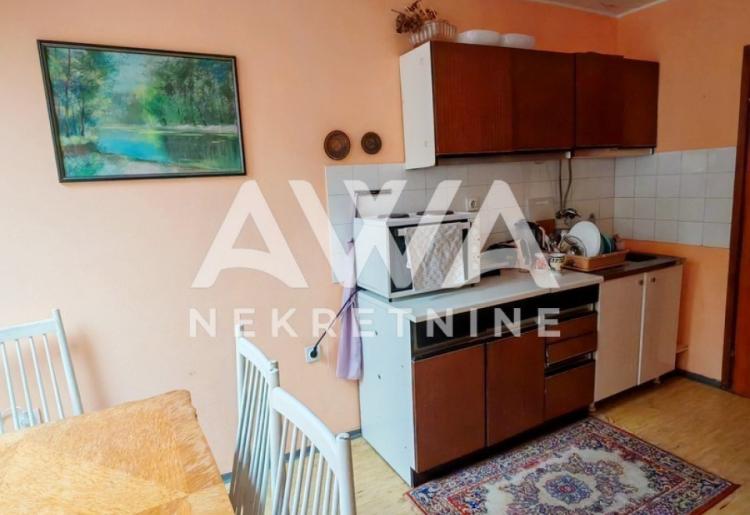 Centar Apatina. V sprat, trosoban stan 75m2