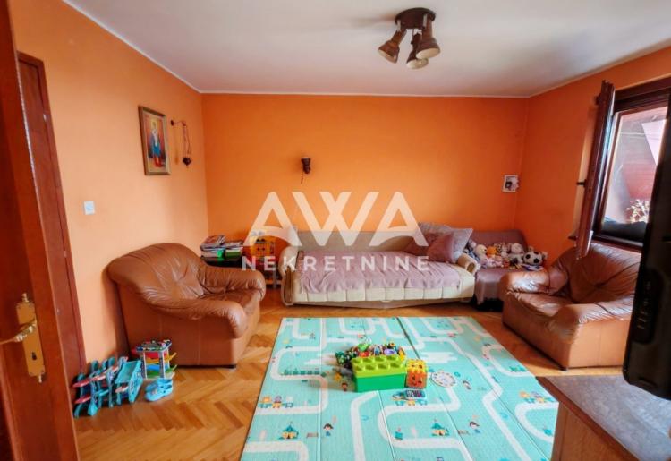Centar Apatina. V sprat, trosoban stan 75m2