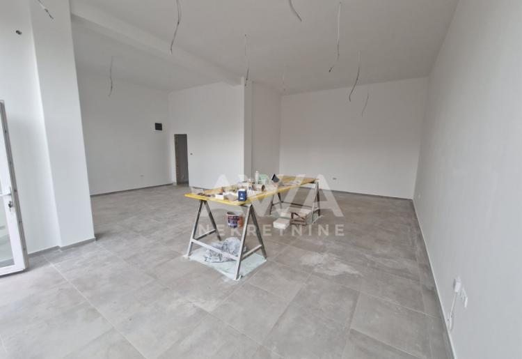 Sombor. Nov lokal, 73m2, širi centar