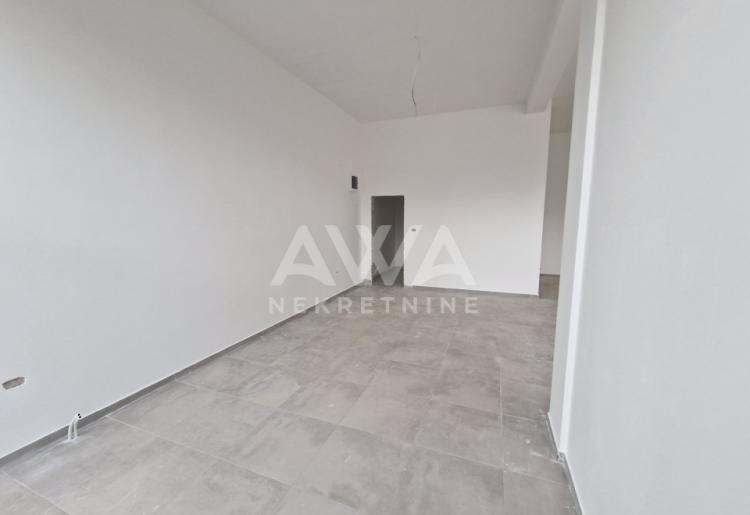 Sombor. Nov lokal, 73m2, širi centar