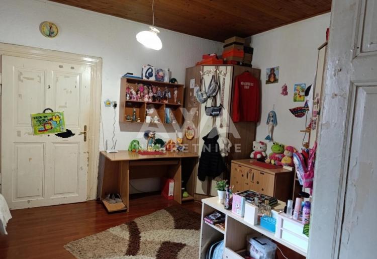 Porodična kuća, 247m2 širi centar, na manjem placu od 4ar