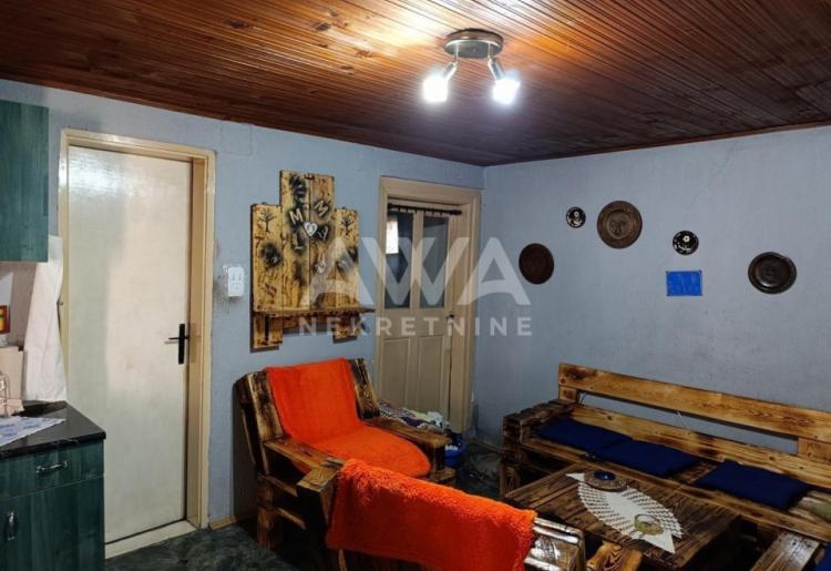 Porodična kuća, 247m2 širi centar, na manjem placu od 4ar