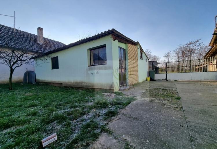Sombor. Rokovci. Kuća 148m2, plac 34ar