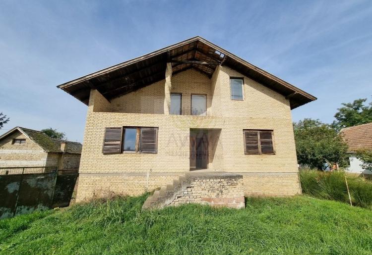 Svetozar Miletić. Spratna kuća 156m2, 8.7ar plac