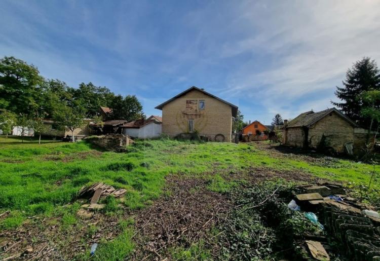 Svetozar Miletić. Spratna kuća 156m2, 8.7ar plac