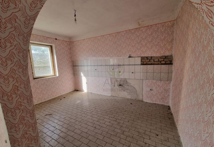 Svetozar Miletić. Spratna kuća 156m2, 8.7ar plac