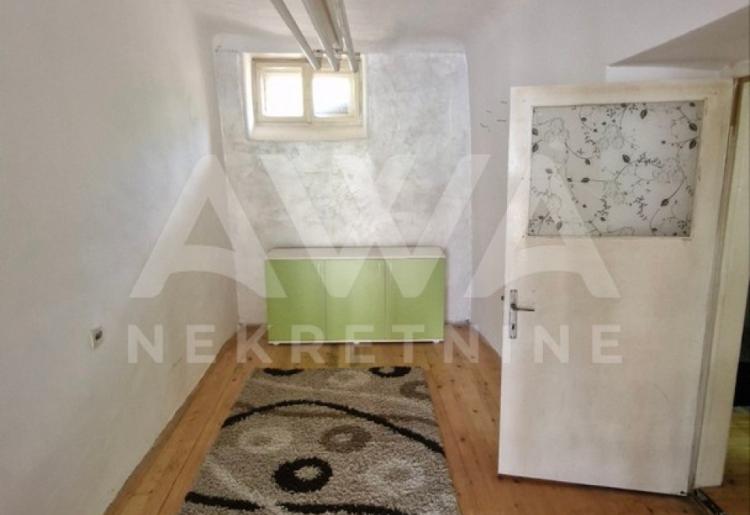 Odžaci, Kuća 211m2 sa malim dvorištem 