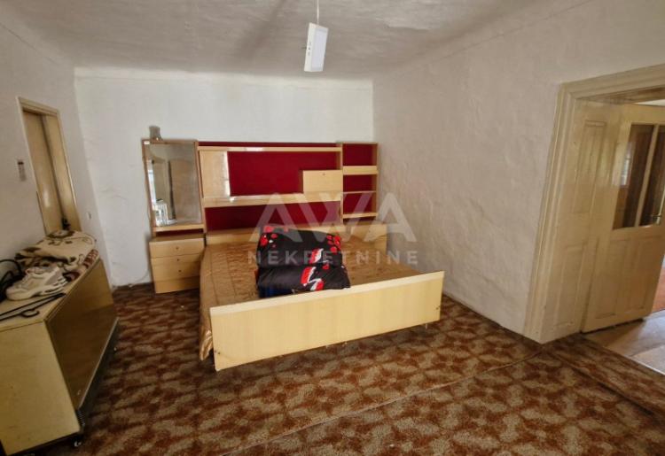 Odžaci, Kuća 211m2 sa malim dvorištem 