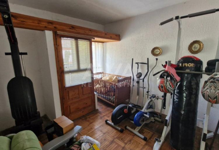 Odžaci, Kuća 211m2 sa malim dvorištem 