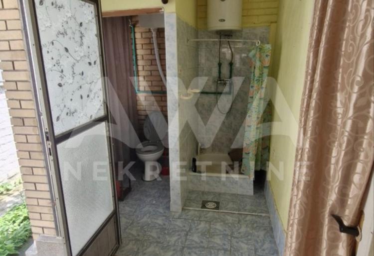 Odžaci, Kuća 211m2 sa malim dvorištem 